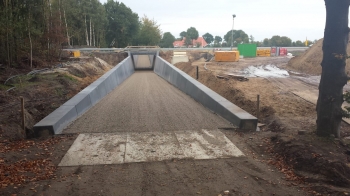 Sami vloeistof dichte membraan laag in tunnelbak N381 aanbrengen. In Oosterwolde een Sami vloeistof dichte membraan laag in tunnelbak N381 aanbrengen.